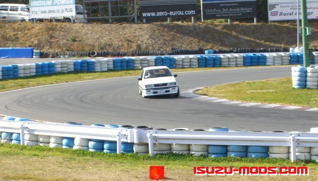 Isuzu-Mods Isuzu Gemini JT190 Race Car on Race Track